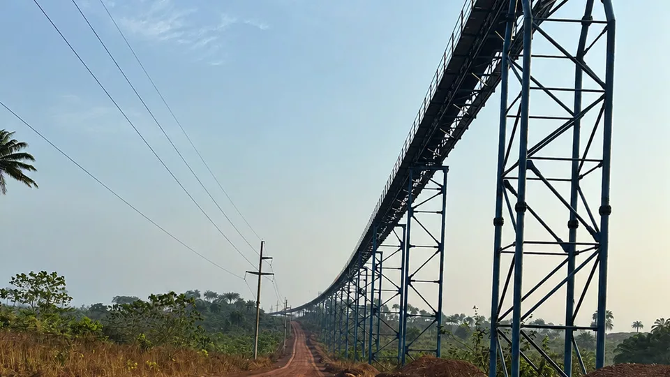 LOWER ENERGY CONSUMPTION FOR LONG-DISTANCE PORT CONVEYORS