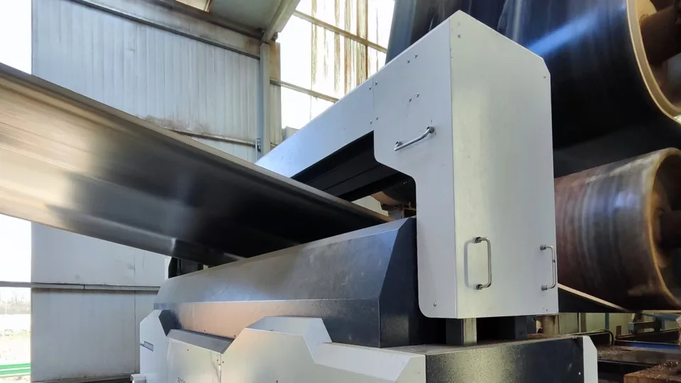 AUTOSCAN™ X-Ray Inspection for a 2,400 mm Conveyor Belt
